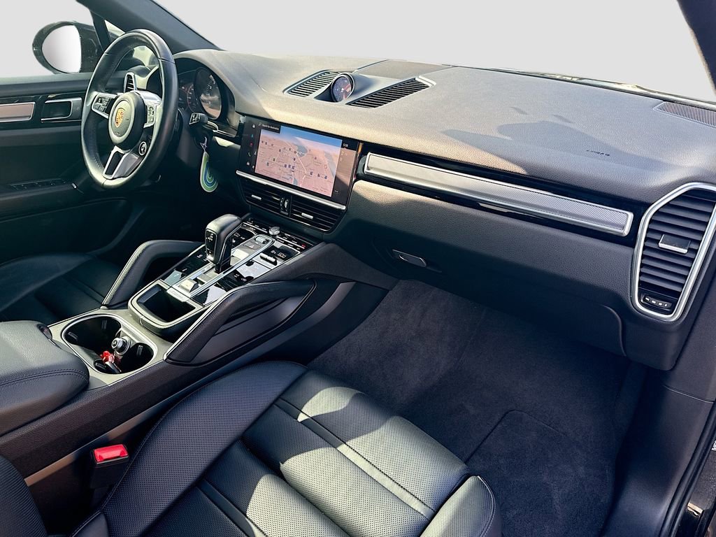 Used 2023 Porsche Cayenne Platinum Edition image 30
