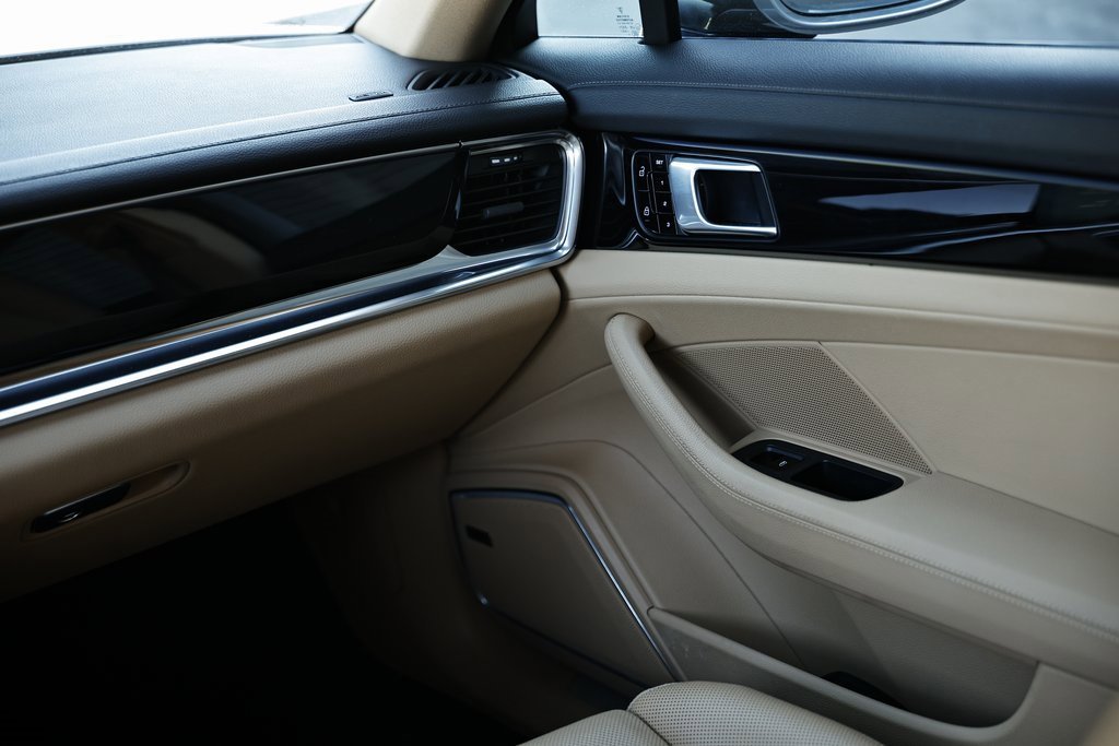 Used 2021 Porsche Panamera 4 image 34