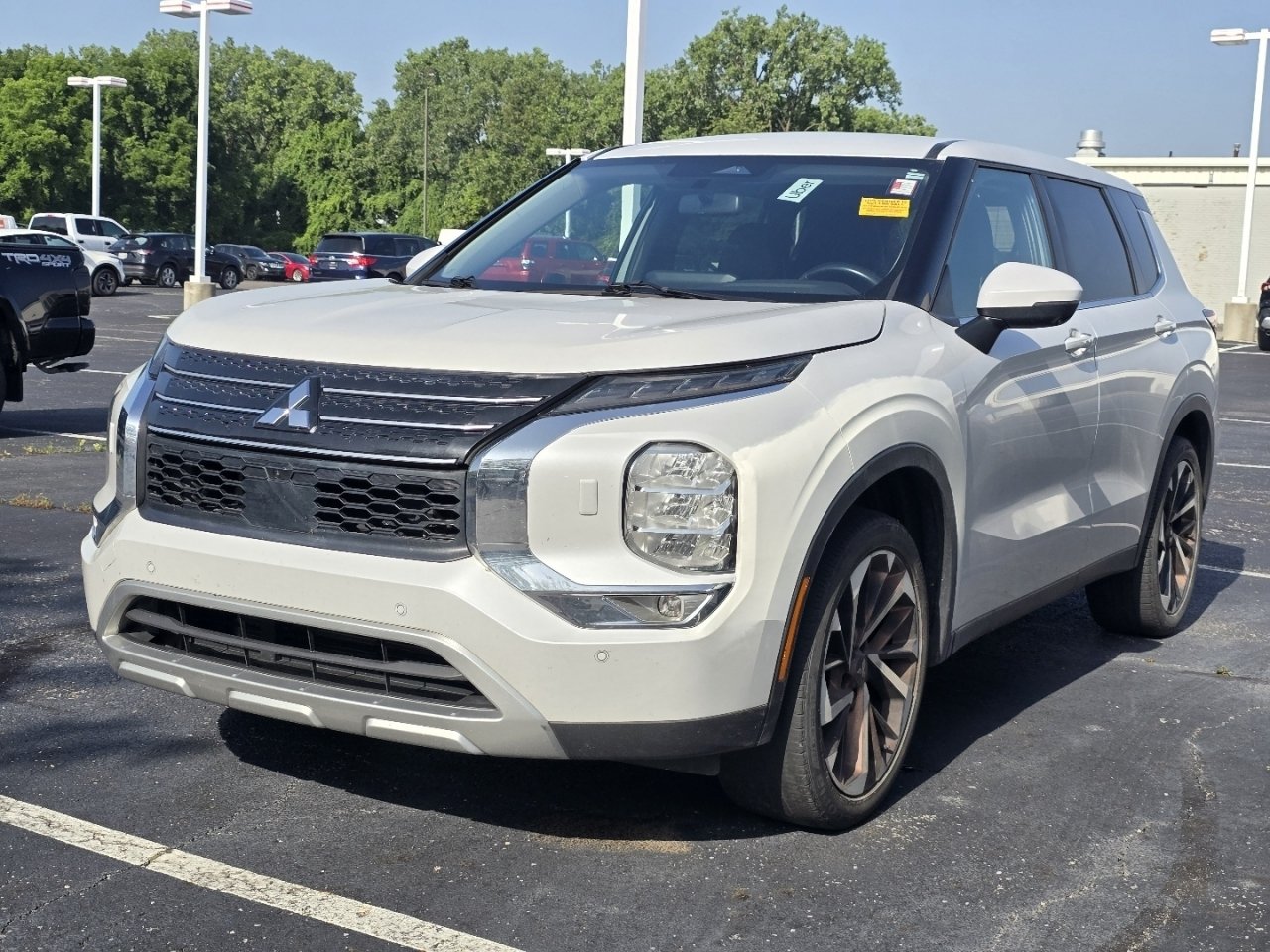 Used 2022 Mitsubishi Outlander SE AWD/4WD image 3