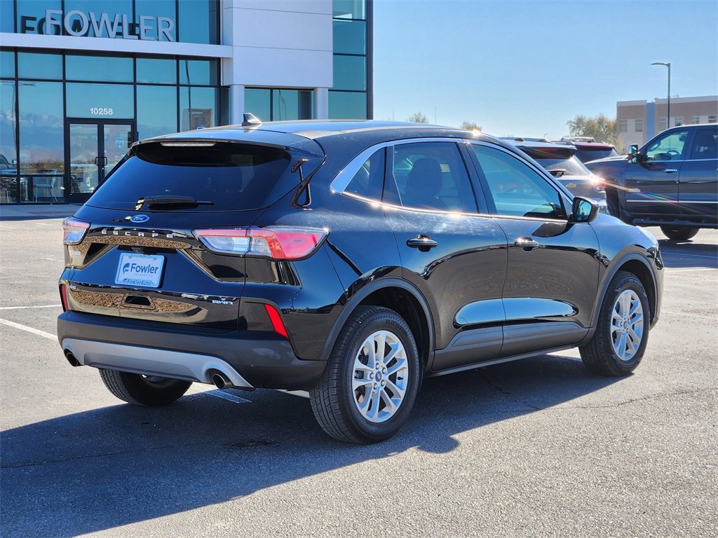 Used 2021 Ford Escape SE w/ Convenience Package image 3