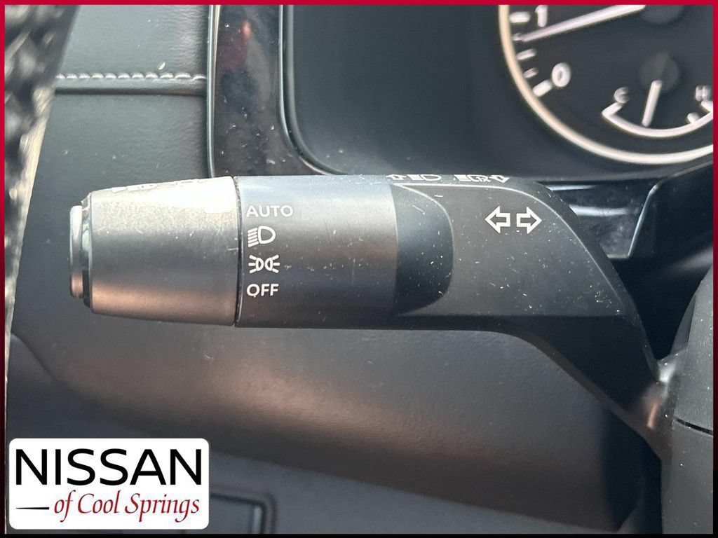 Used 2023 Nissan Pathfinder SL AWD/4WD image 32