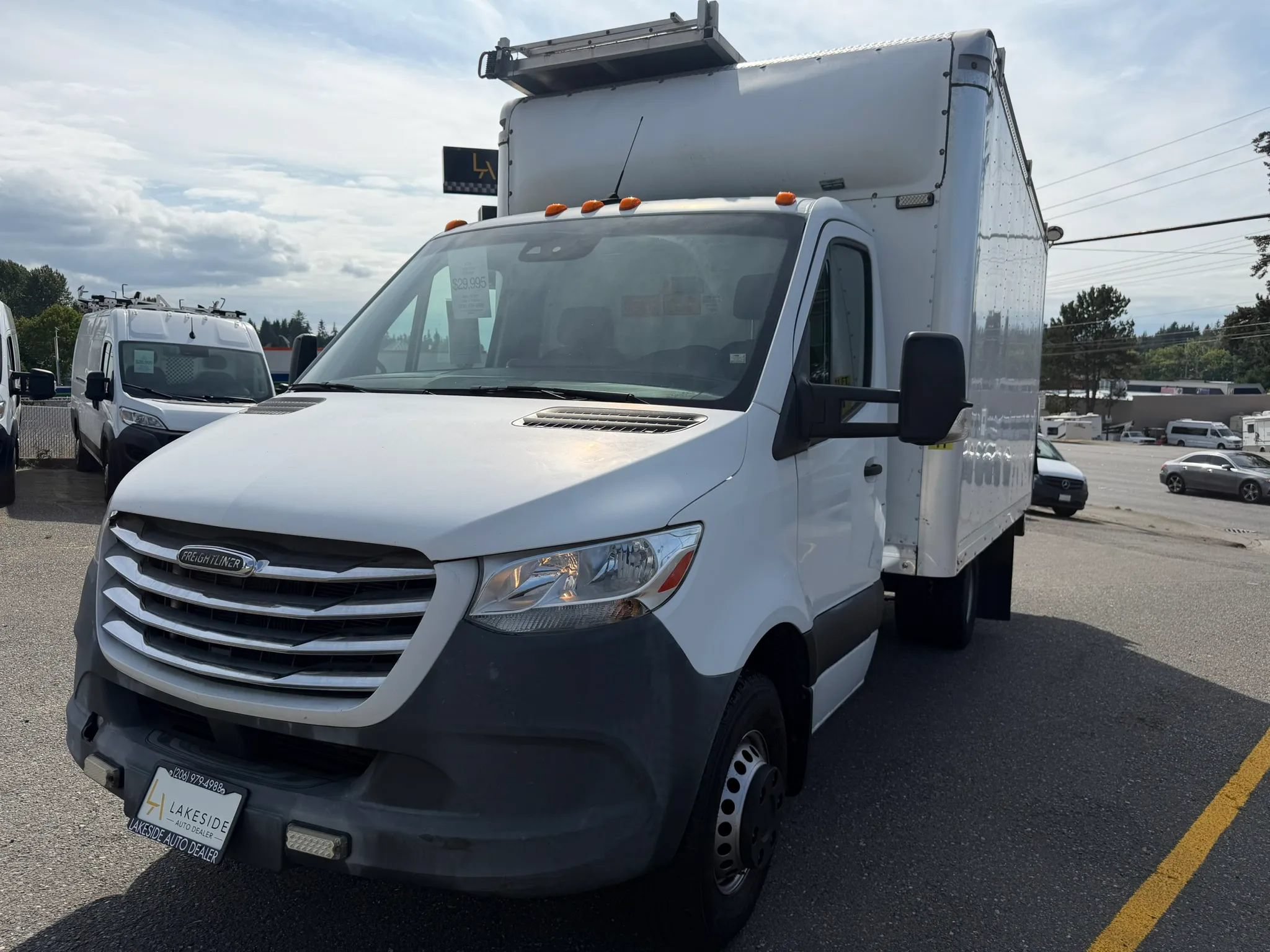Used 2019 Freightliner Sprinter 3500 w/ Premium Package RWD image 2