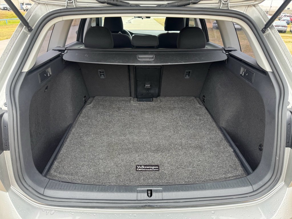 Used 2017 Volkswagen Golf S image 25