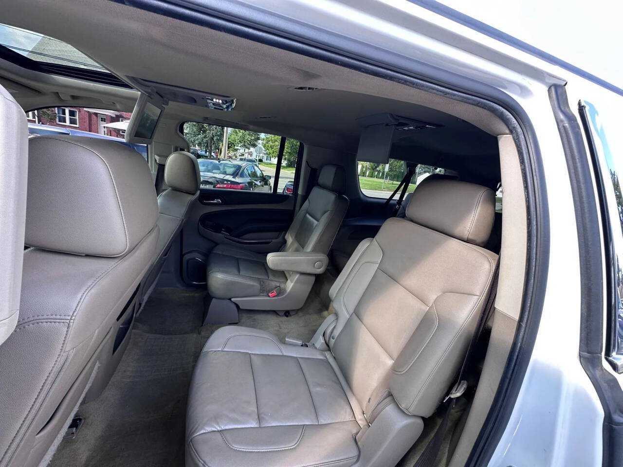 Used 2017 Chevrolet Suburban LT w/ LT Signature Package AWD/4WD image 13