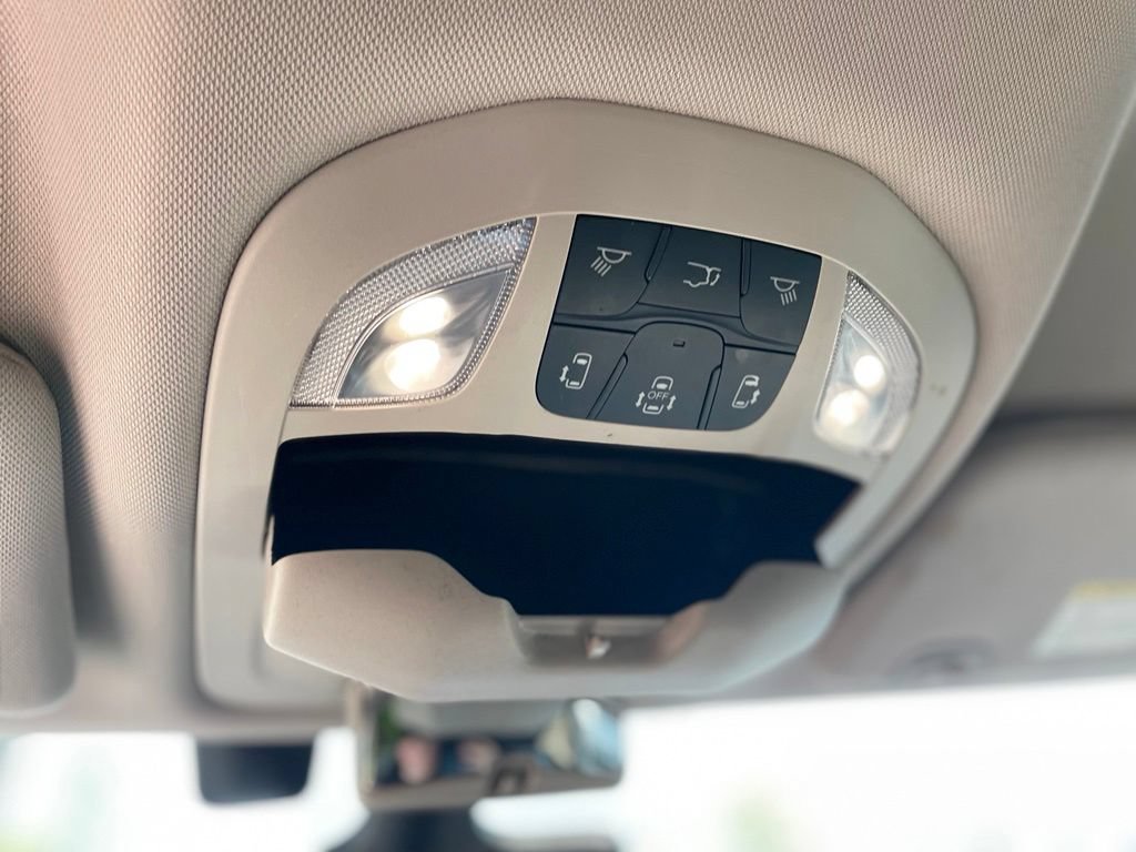 Used 2022 Chrysler Pacifica Touring-L FWD image 16
