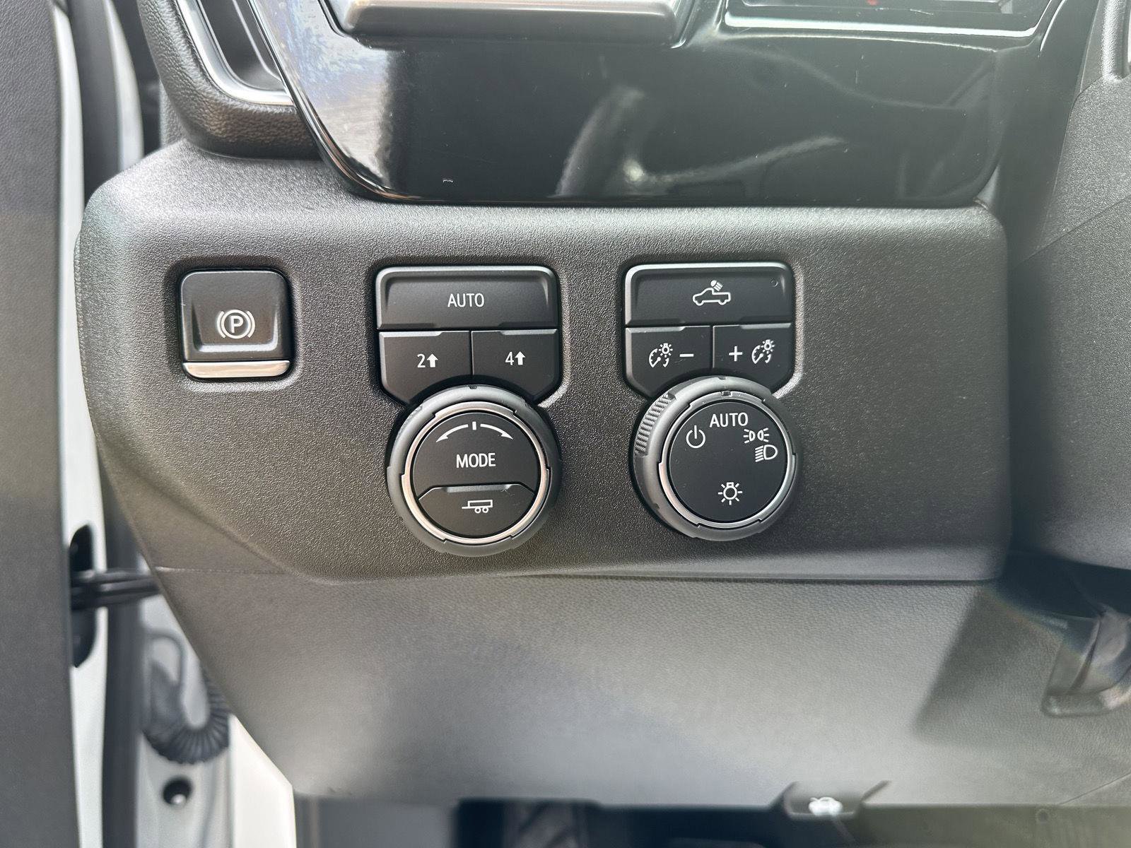 Used 2024 Chevrolet Silverado 1500 LT image 23