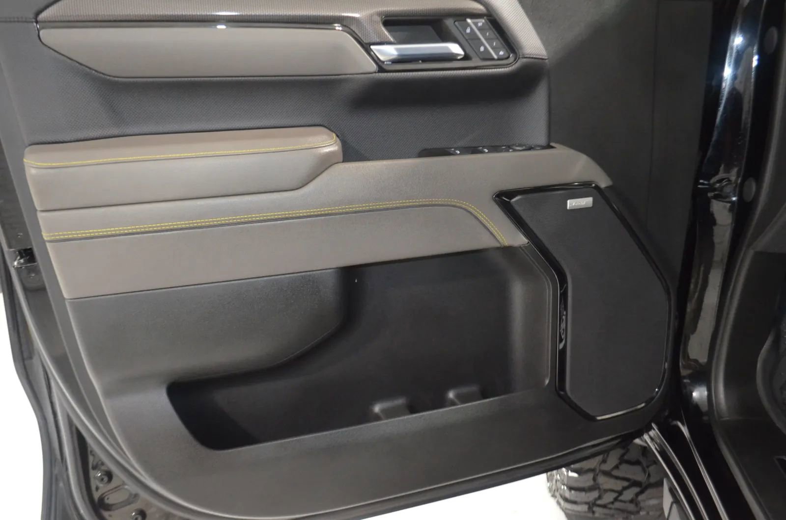 Used 2023 Chevrolet Silverado 1500 ZR2 w/ Technology Package AWD/4WD image 21