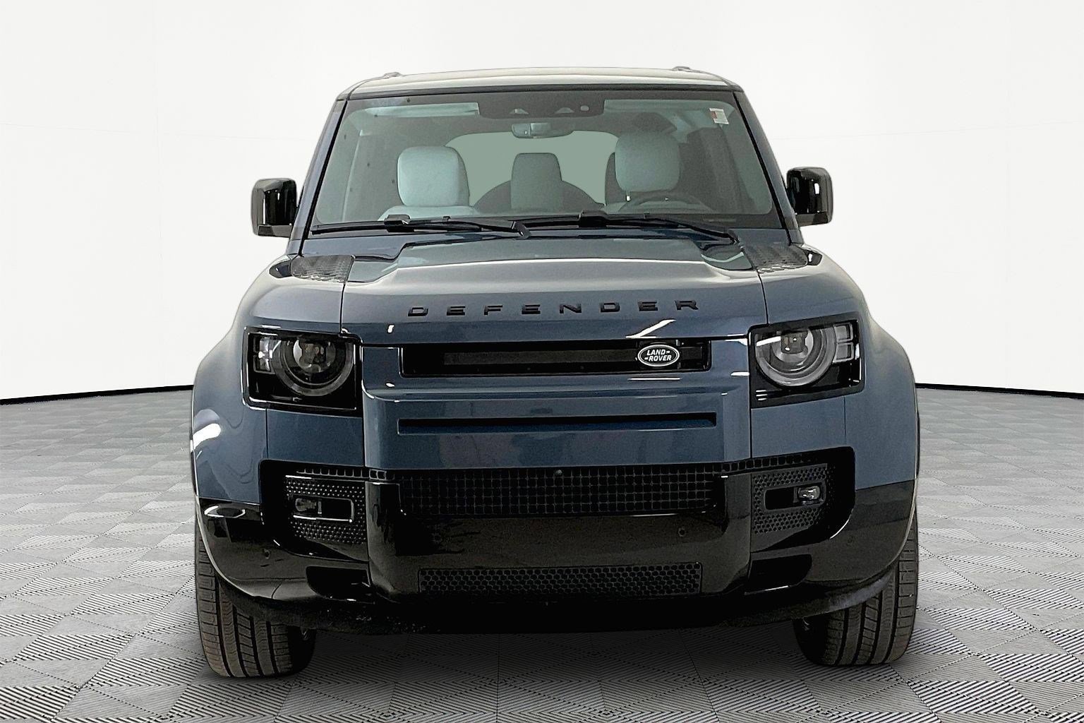 Used 2025 Land Rover Defender 110 X-Dynamic SE image 2