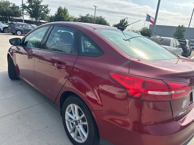 Used 2017 Ford Focus SE FWD image 4