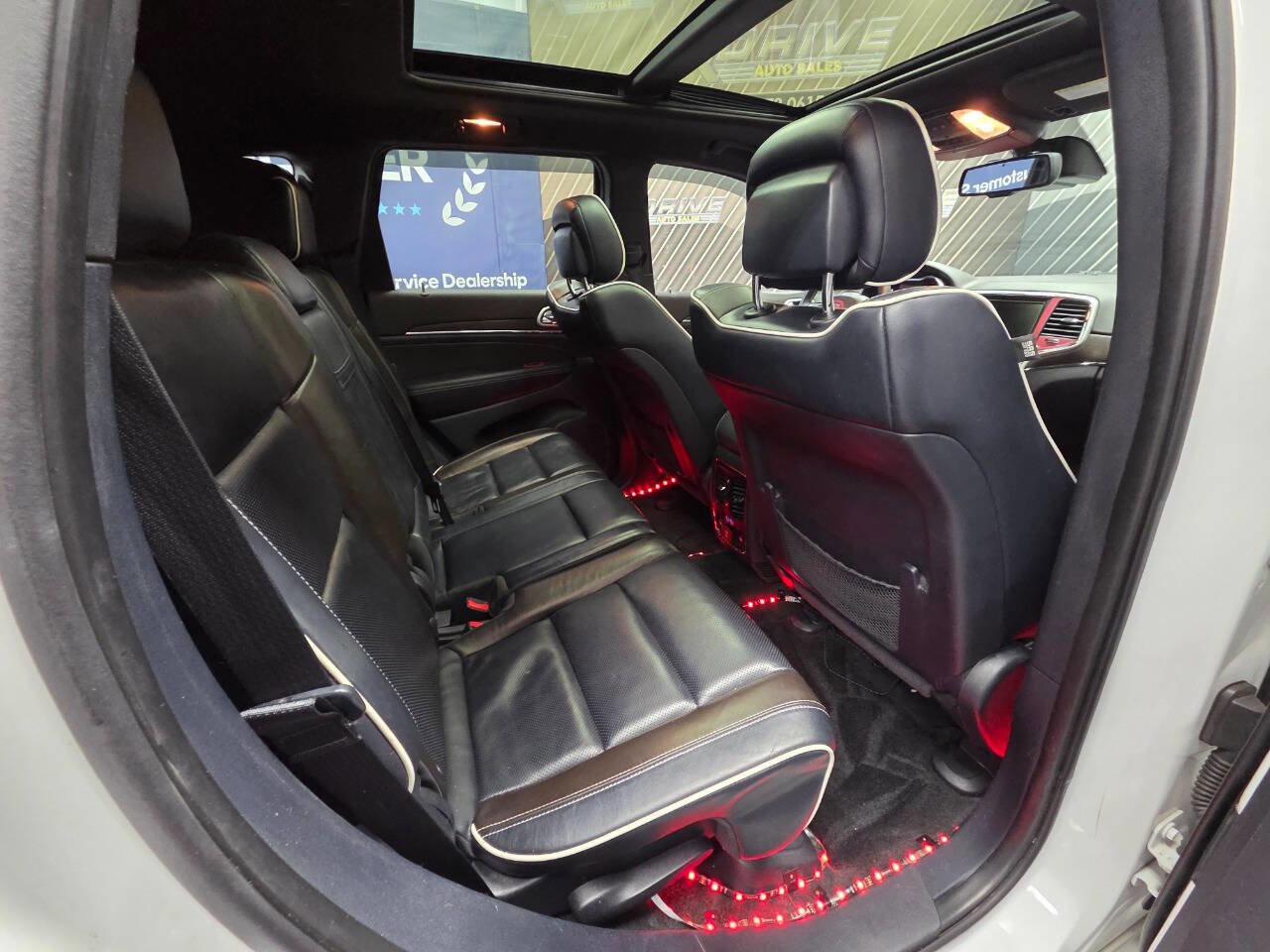 Used 2015 Jeep Grand Cherokee Overland w/ Advanced Technology Group image 26