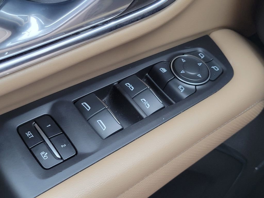 Used 2024 Chevrolet Suburban Premier image 24