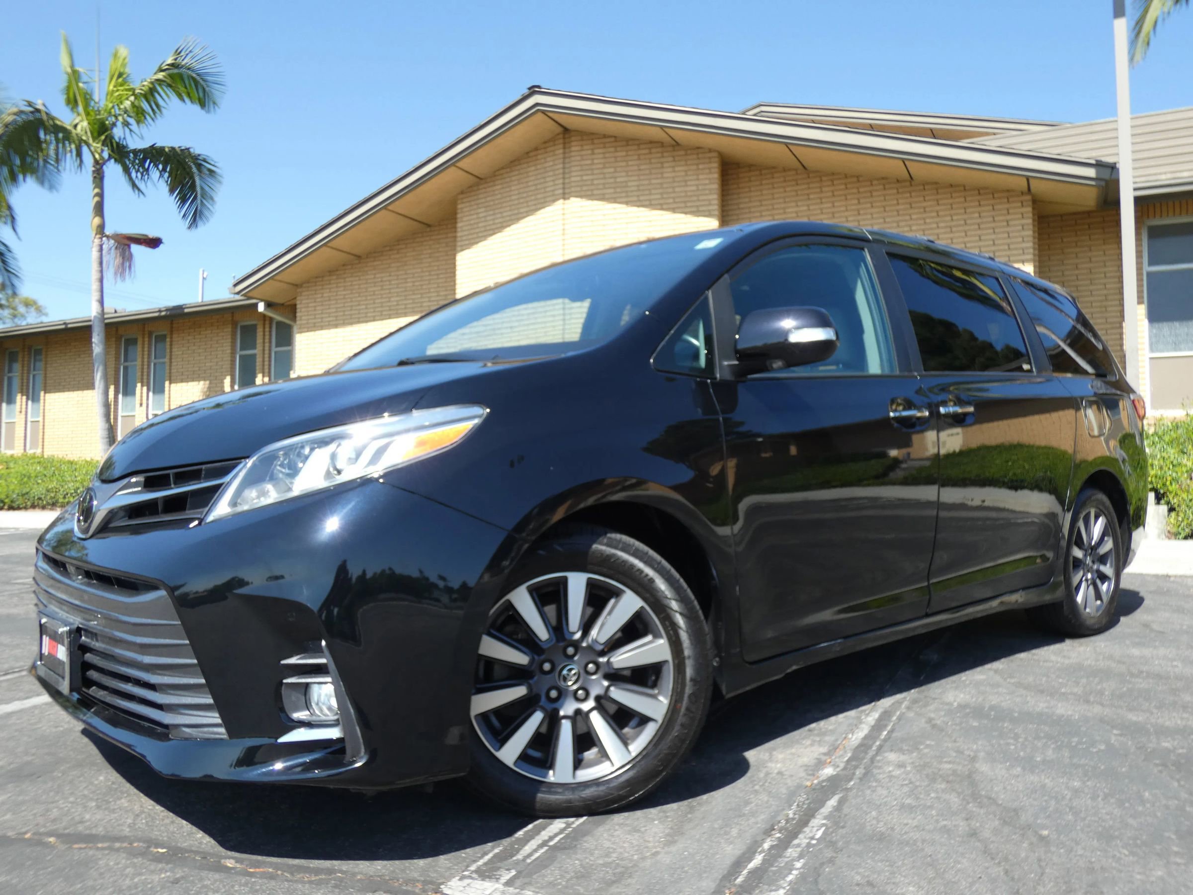 Used 2018 Toyota Sienna Limited image 15