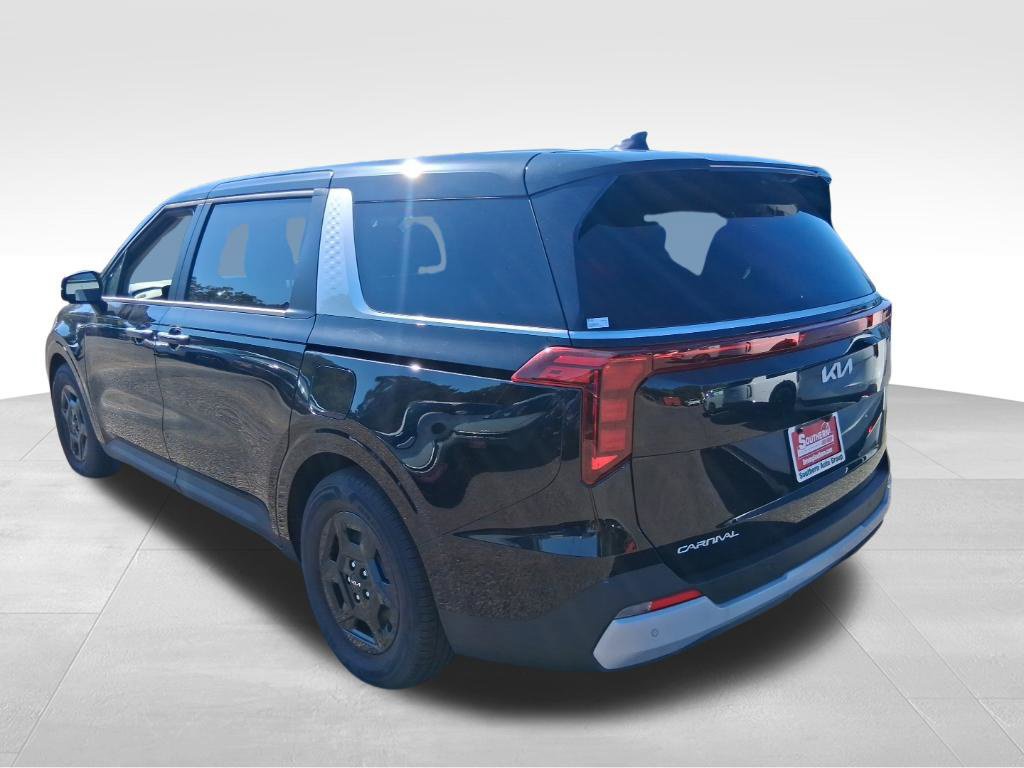 Certified 2026 Kia Carnival FWD image 9