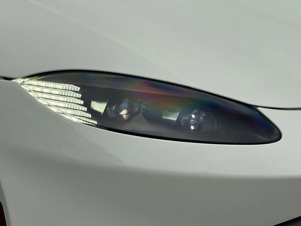 Used 2023 Aston Martin V8 Vantage Roadster image 32