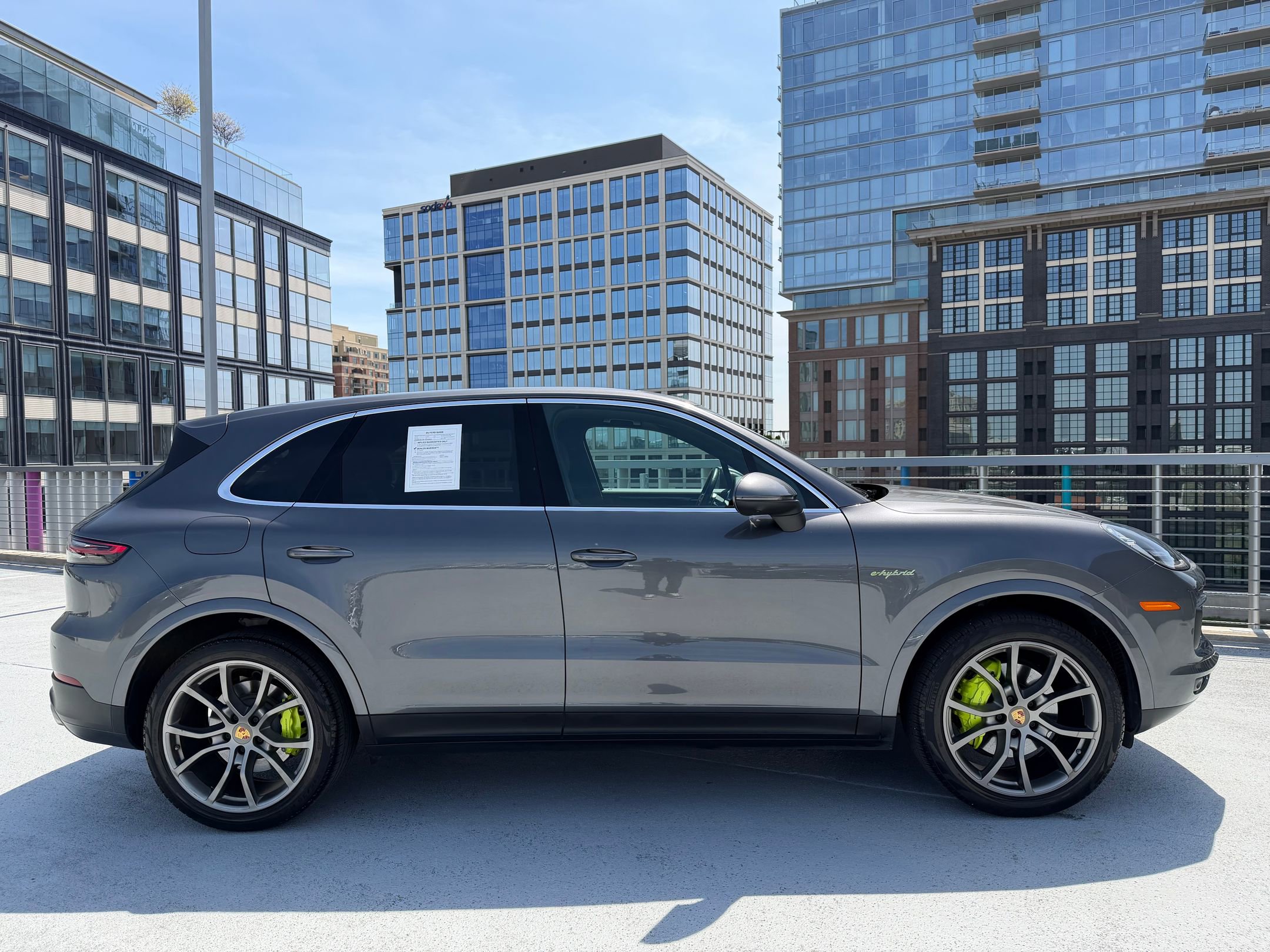 Used 2023 Porsche Cayenne E-Hybrid image 8