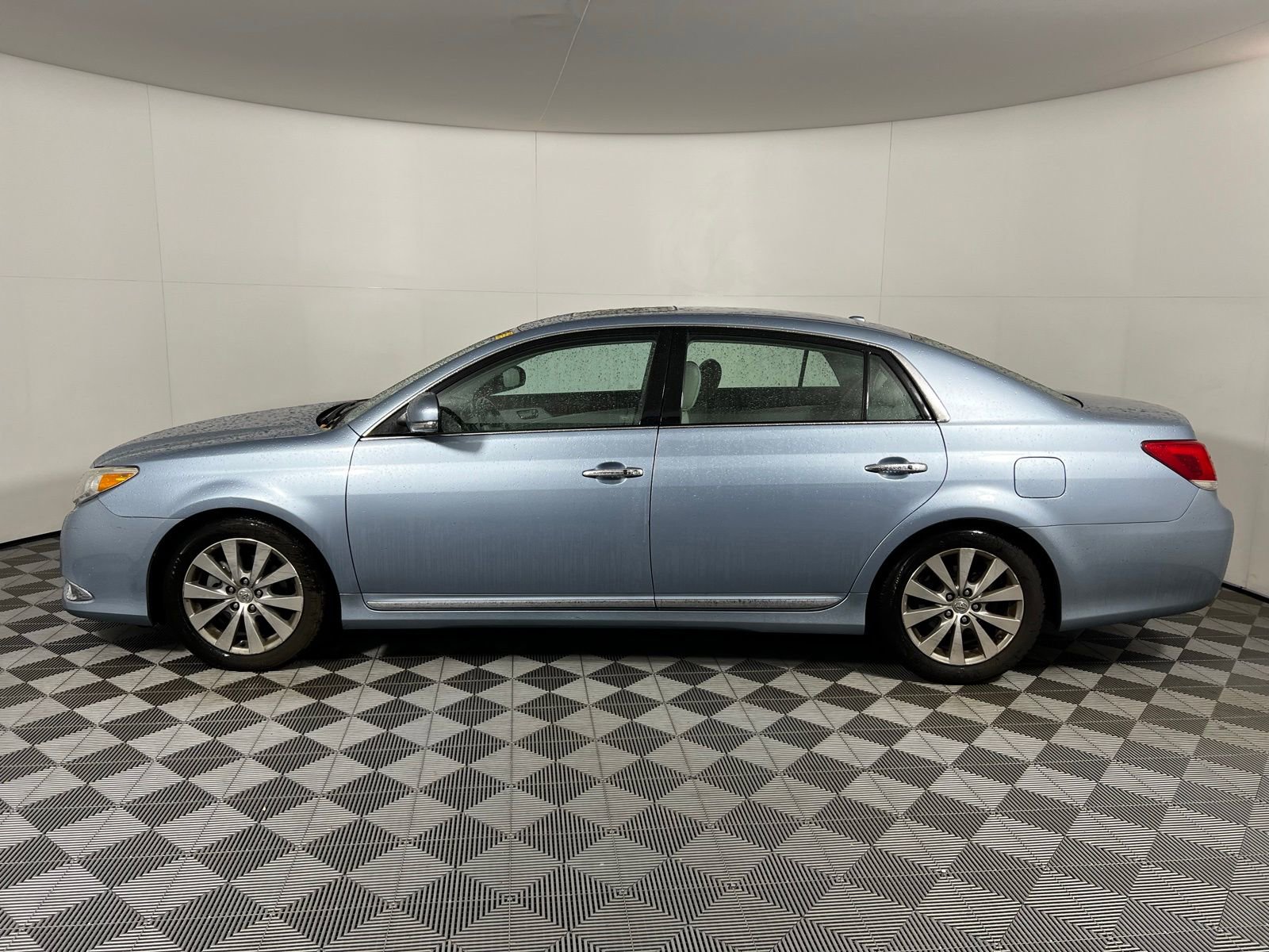 Used 2012 Toyota Avalon Limited image 8