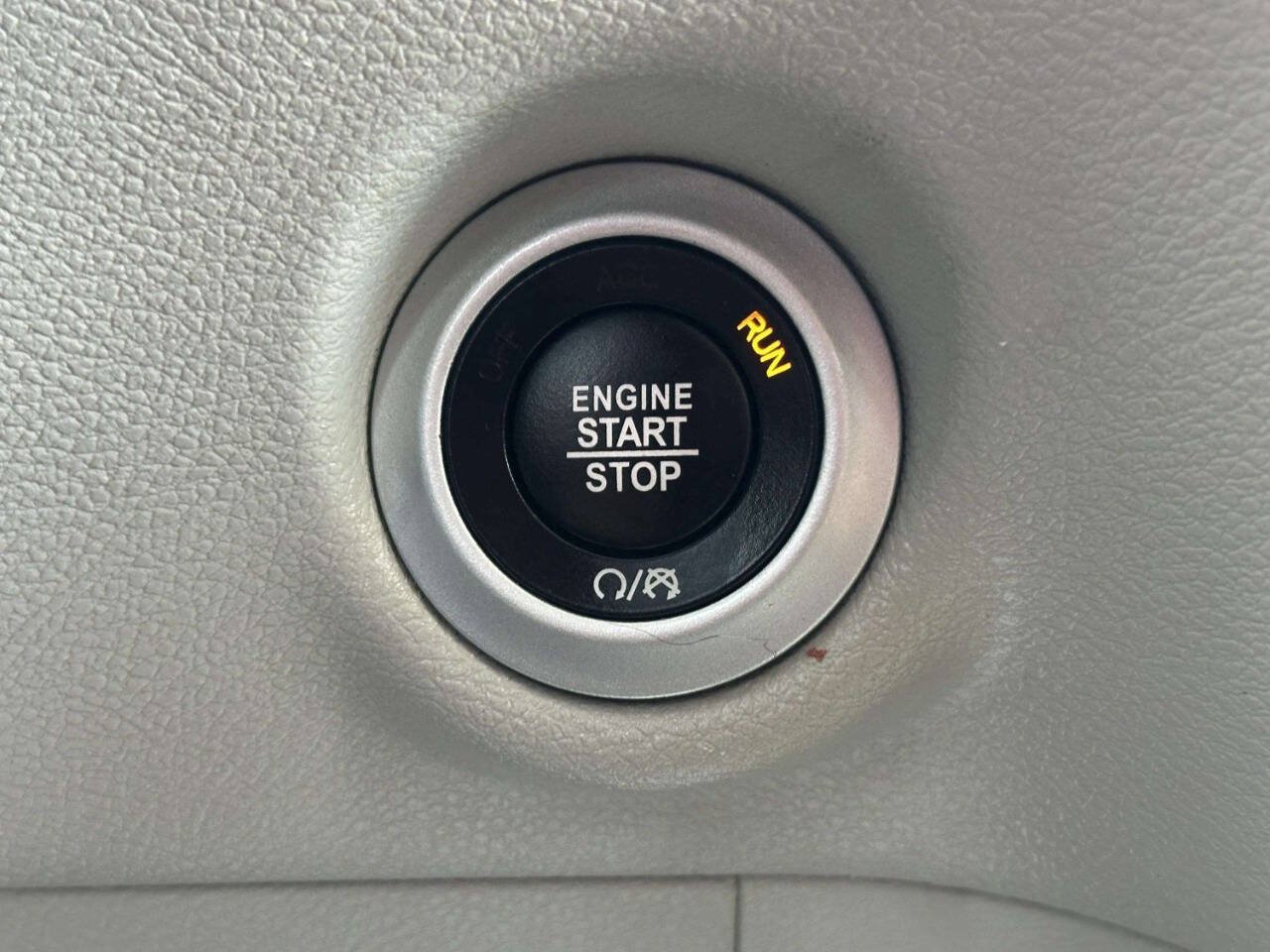 Used 2022 Chrysler Voyager LX FWD image 39