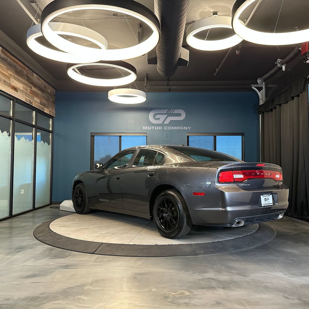 Used 2014 Dodge Charger SE RWD image 5