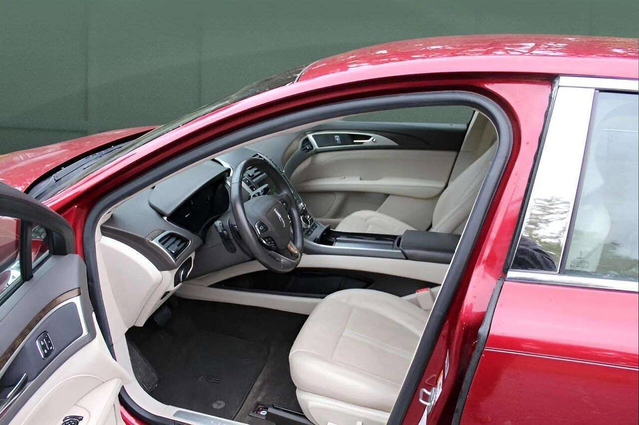 Used 2017 Lincoln MKZ Reserve image 9