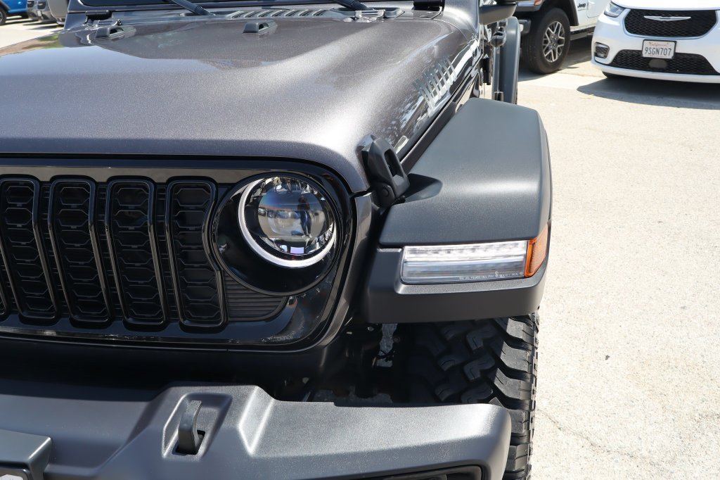 Used 2025 Jeep Wrangler Unlimited Sport AWD/4WD image 8