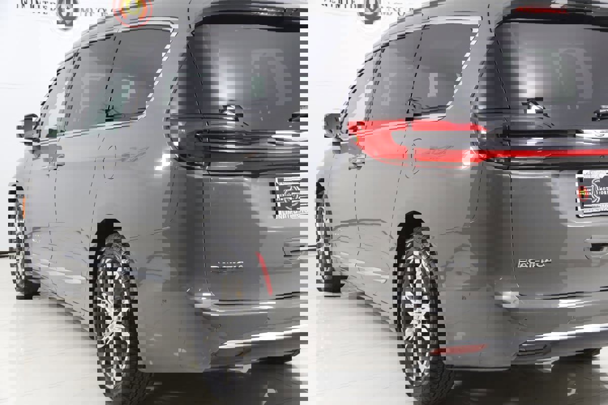 Used 2024 Chrysler Pacifica Pinnacle image 29