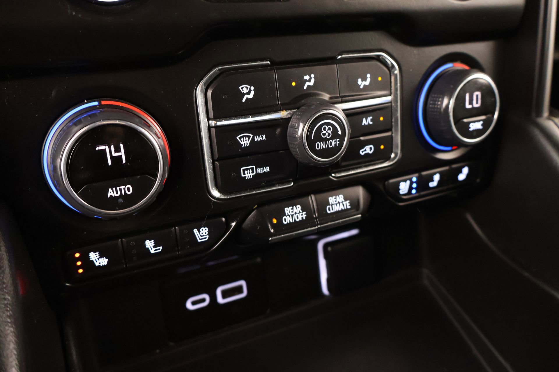 Used 2023 Chevrolet Suburban Premier image 7