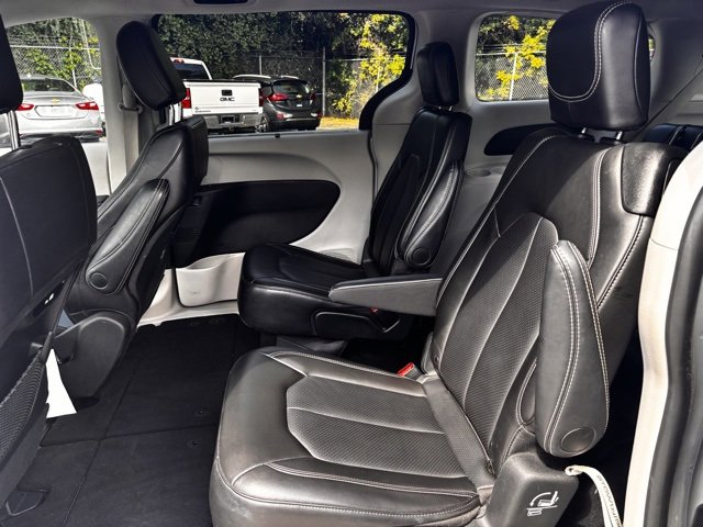 Used 2024 Chrysler Pacifica Touring-L image 23