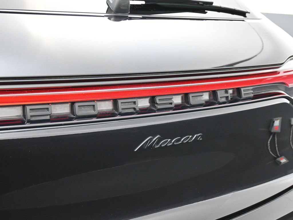 Certified 2023 Porsche Macan Turbo image 14