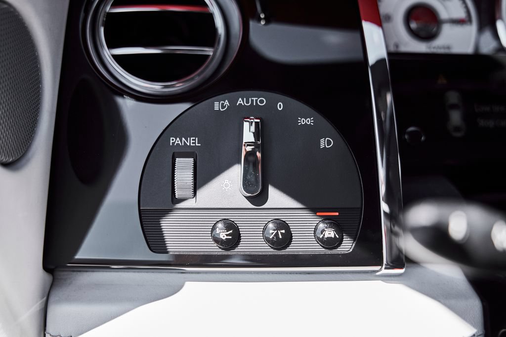 Used 2020 Rolls-Royce Wraith RWD image 46