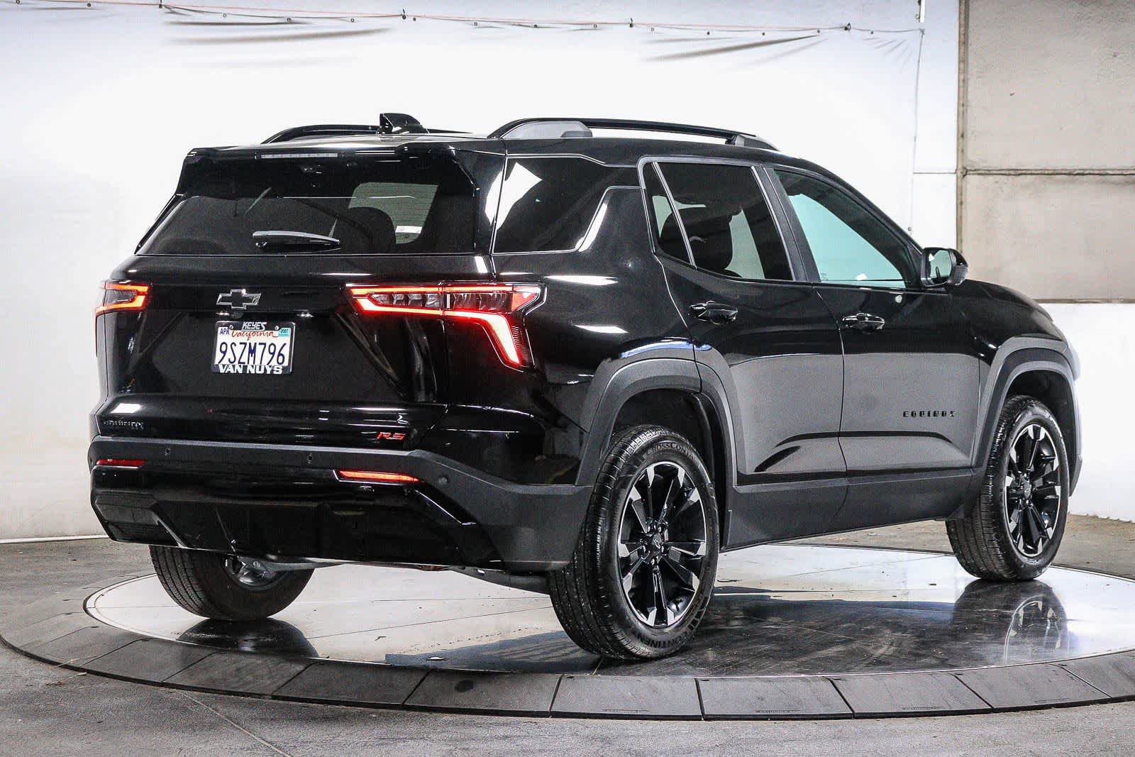 Used 2025 Chevrolet Equinox RS w/ Safety and Technology Package FWD image 4
