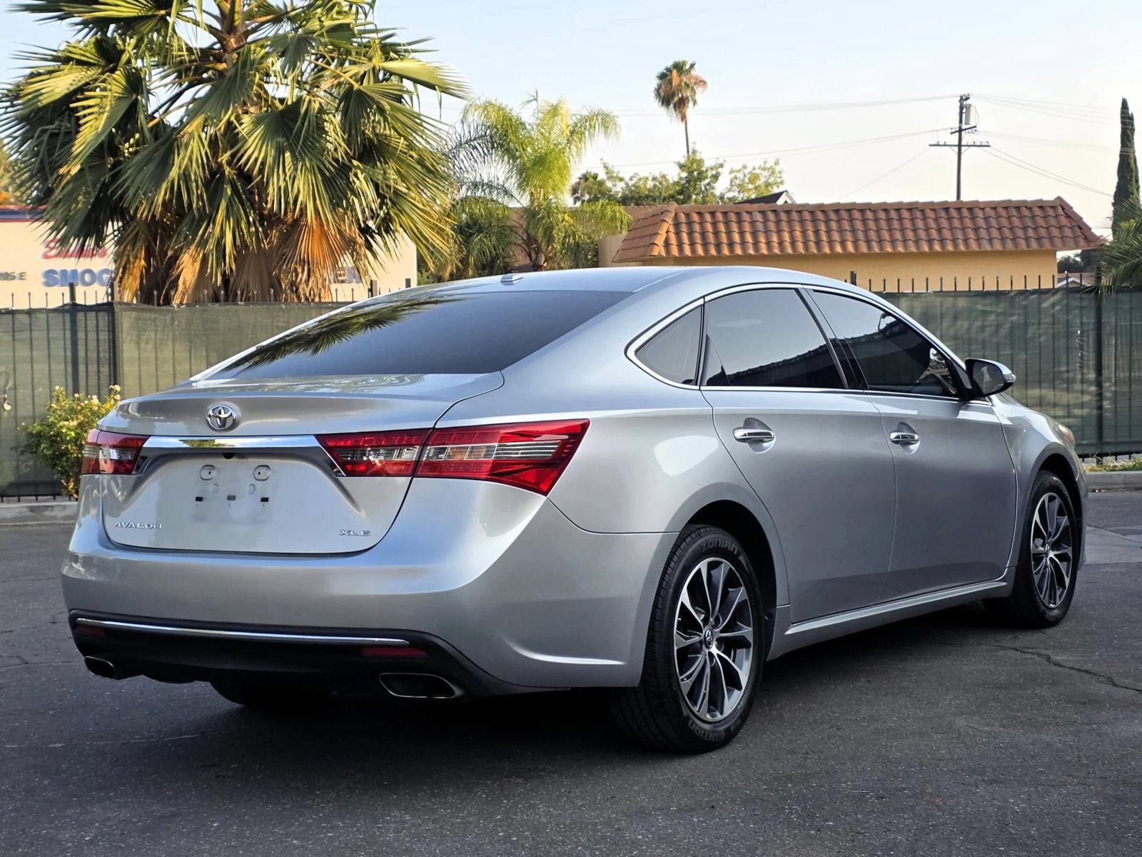 Used 2016 Toyota Avalon XLE FWD image 3