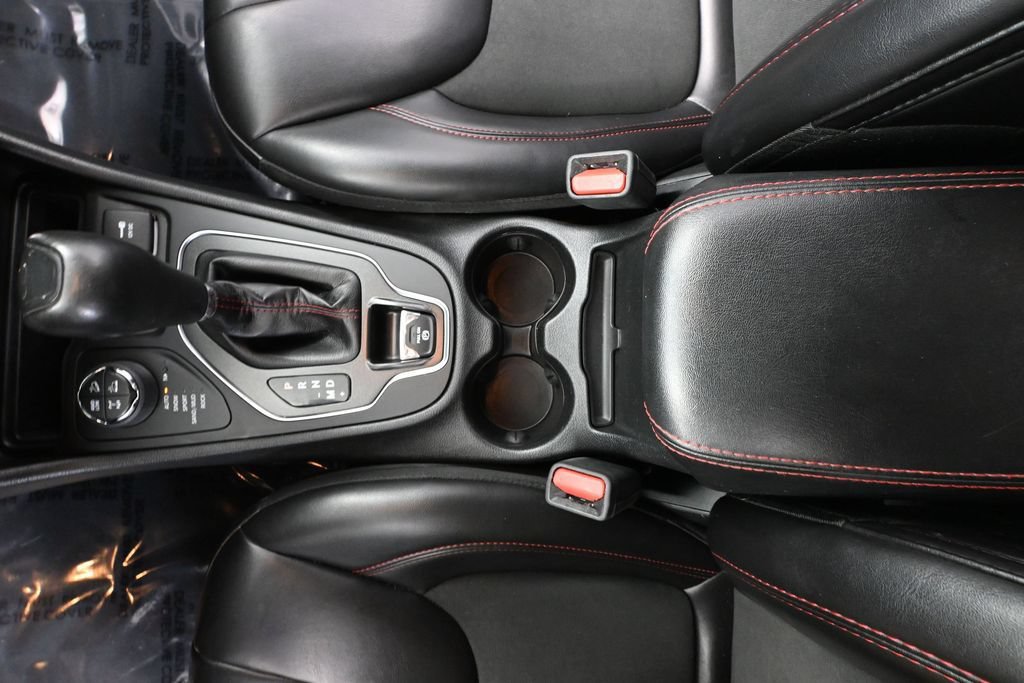 Used 2019 Jeep Cherokee Trailhawk w/ Cold Weather Group AWD/4WD image 33