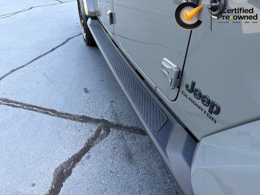 Certified 2022 Jeep Gladiator Overland AWD/4WD image 10