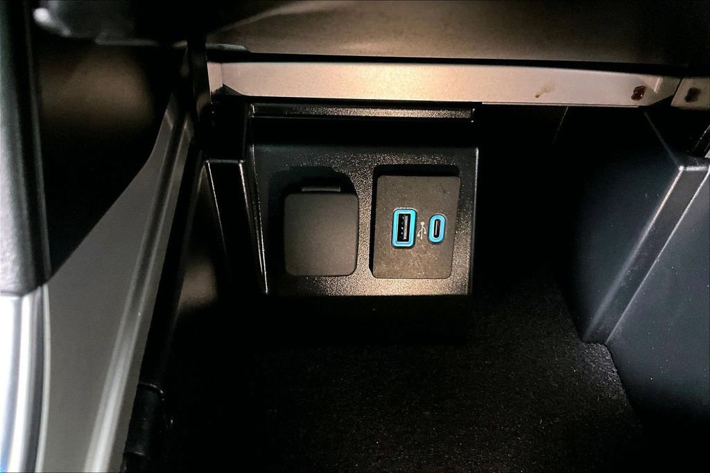 Used 2023 Ford Explorer Limited image 33