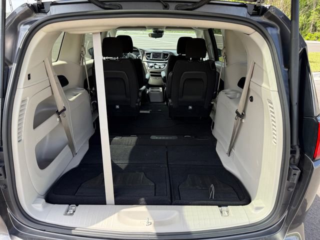Used 2023 Chrysler Voyager LX FWD image 6