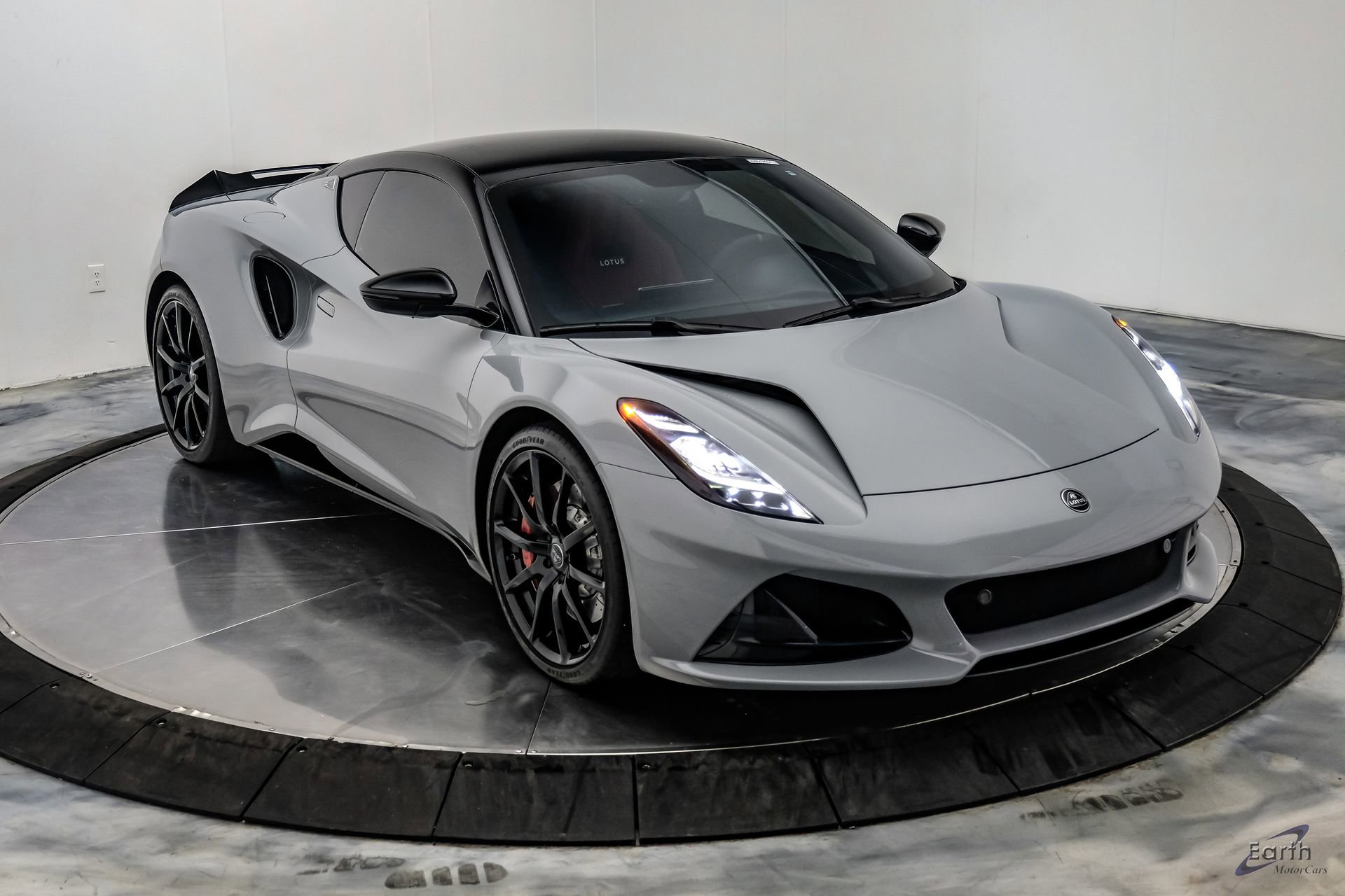 Used 2025 Lotus Emira RWD image 30