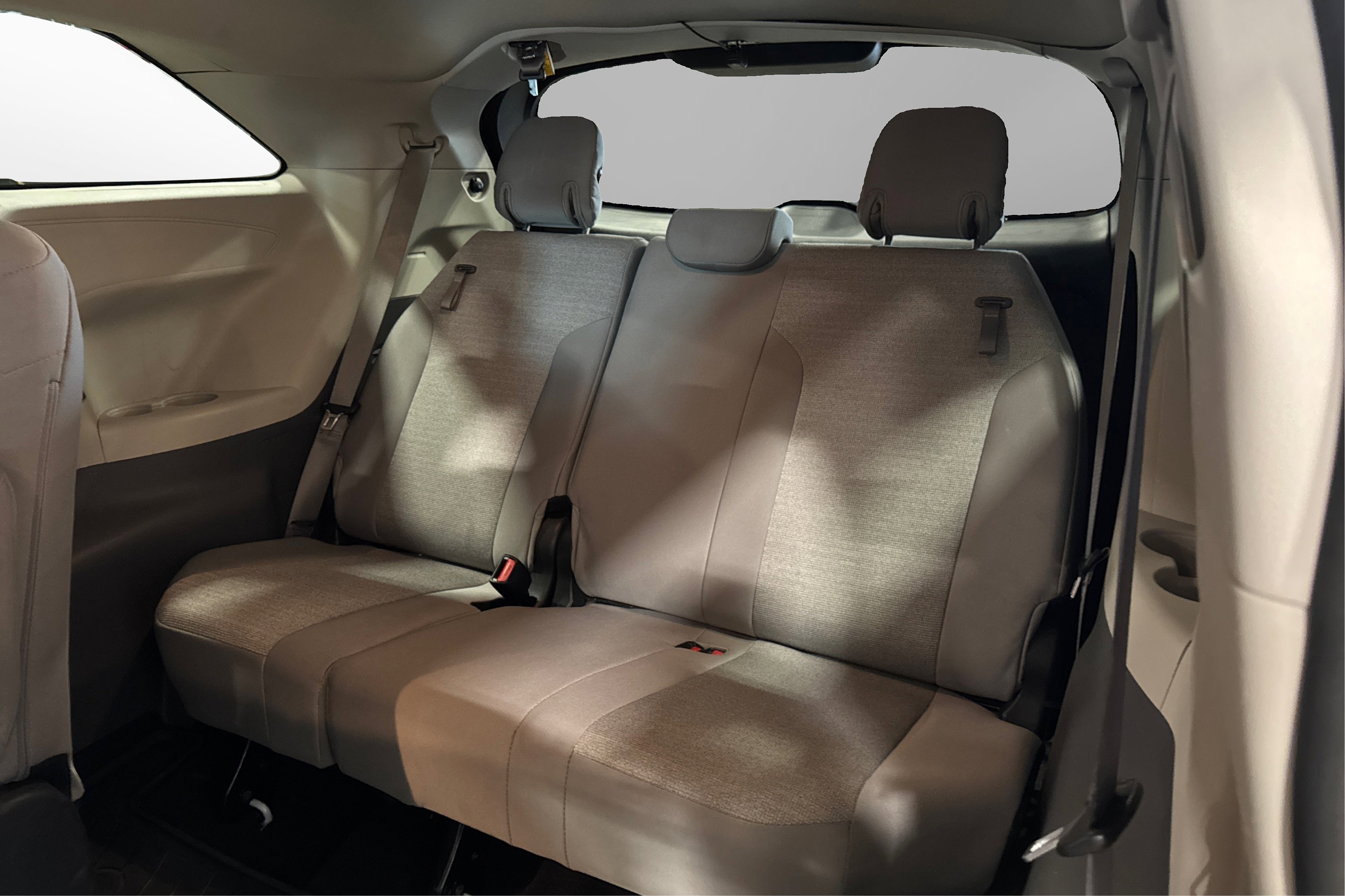Used 2024 Toyota Sienna LE image 40