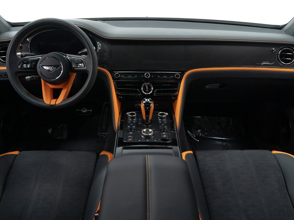 Used 2025 Bentley Flying Spur Plug-In Hybrid image 28