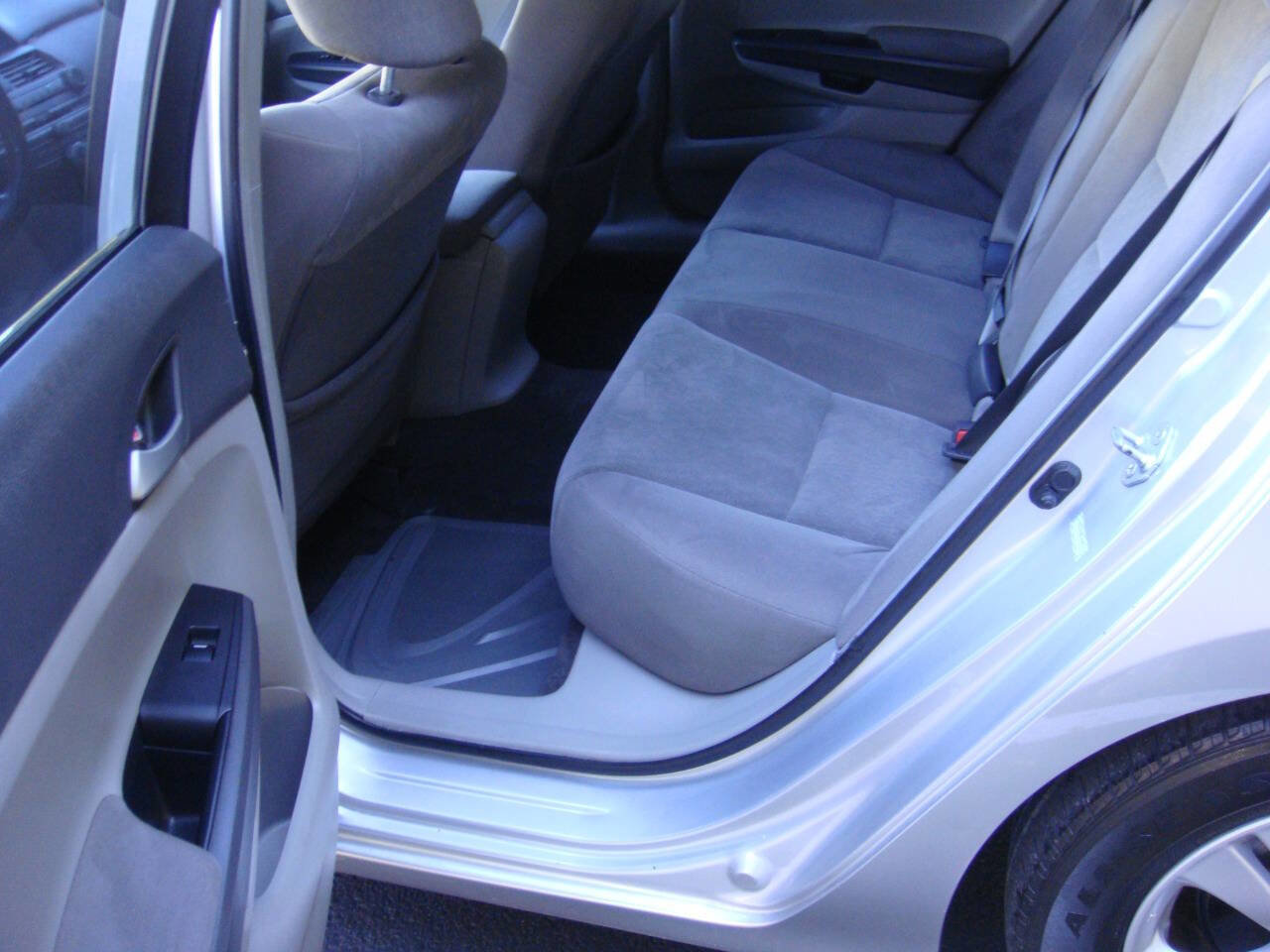 Used 2009 Honda Accord LX-P image 14