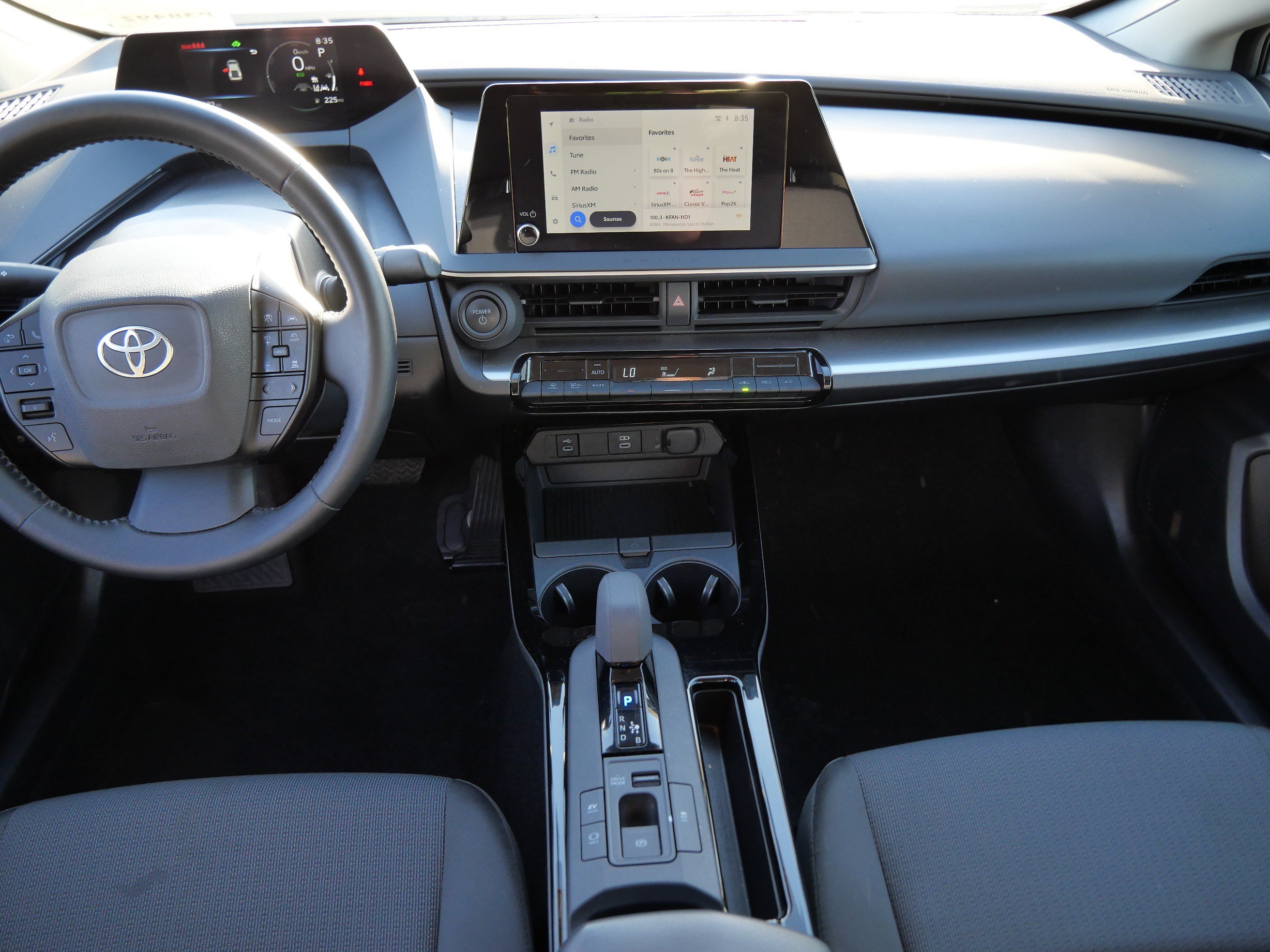 Certified 2025 Toyota Prius LE FWD image 11