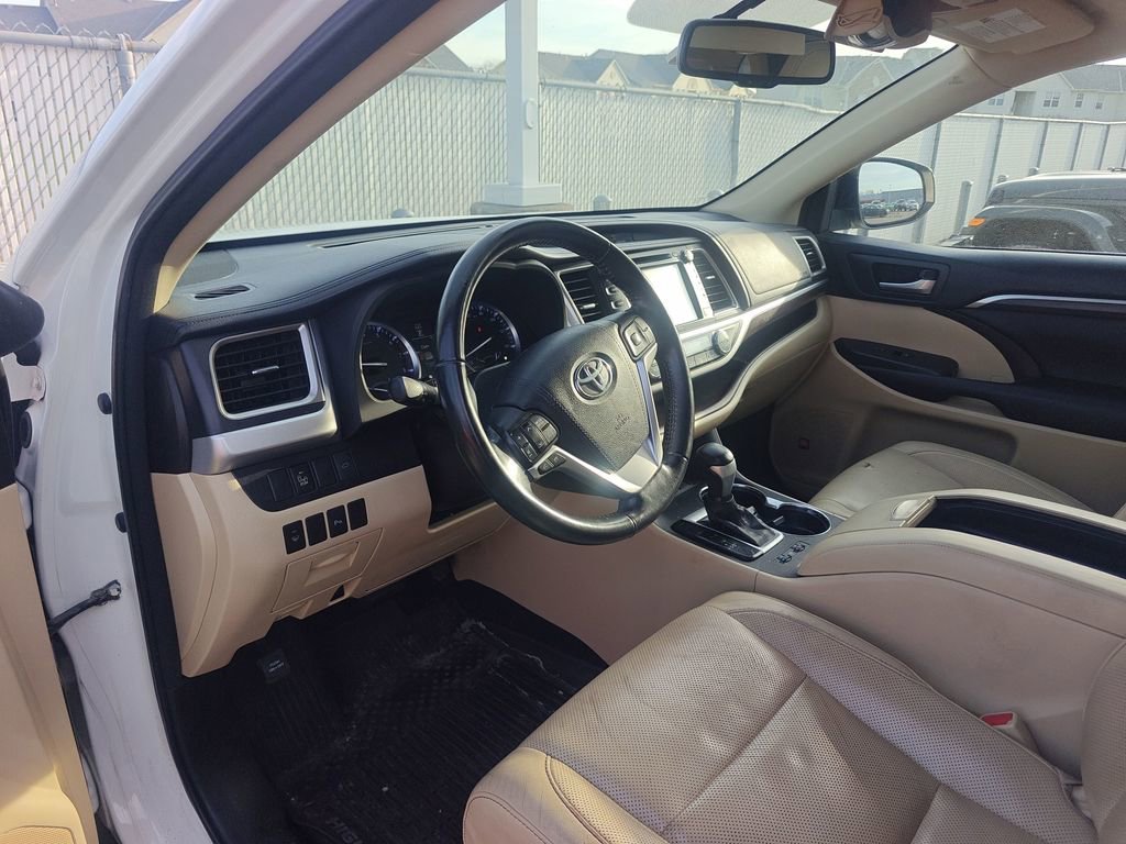 Used 2016 Toyota Highlander Limited image 9