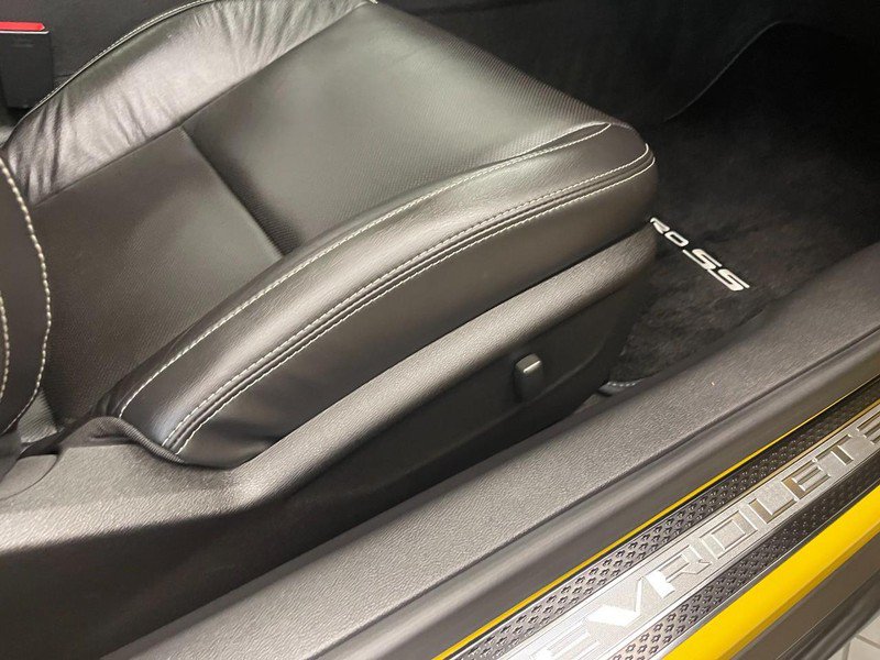 Used 2010 Chevrolet Camaro SS w/ LPO, Ground Effects Package RWD image 13