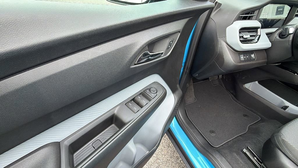 New 2027 Chevrolet Bolt LT w/ Comfort Package image 12