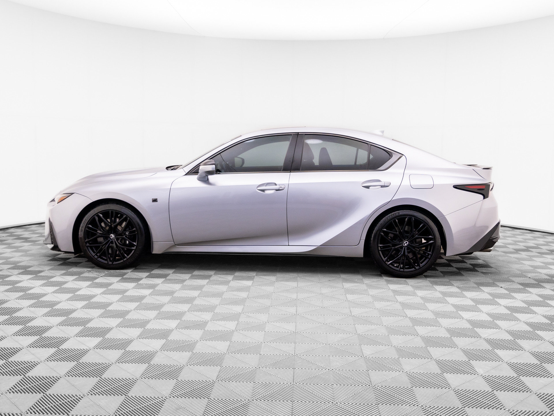 Used 2022 Lexus IS 500 RWD image 2