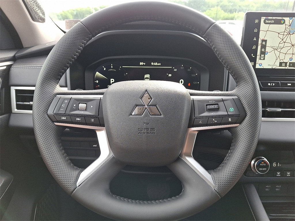 New 2025 Mitsubishi Outlander SE image 9