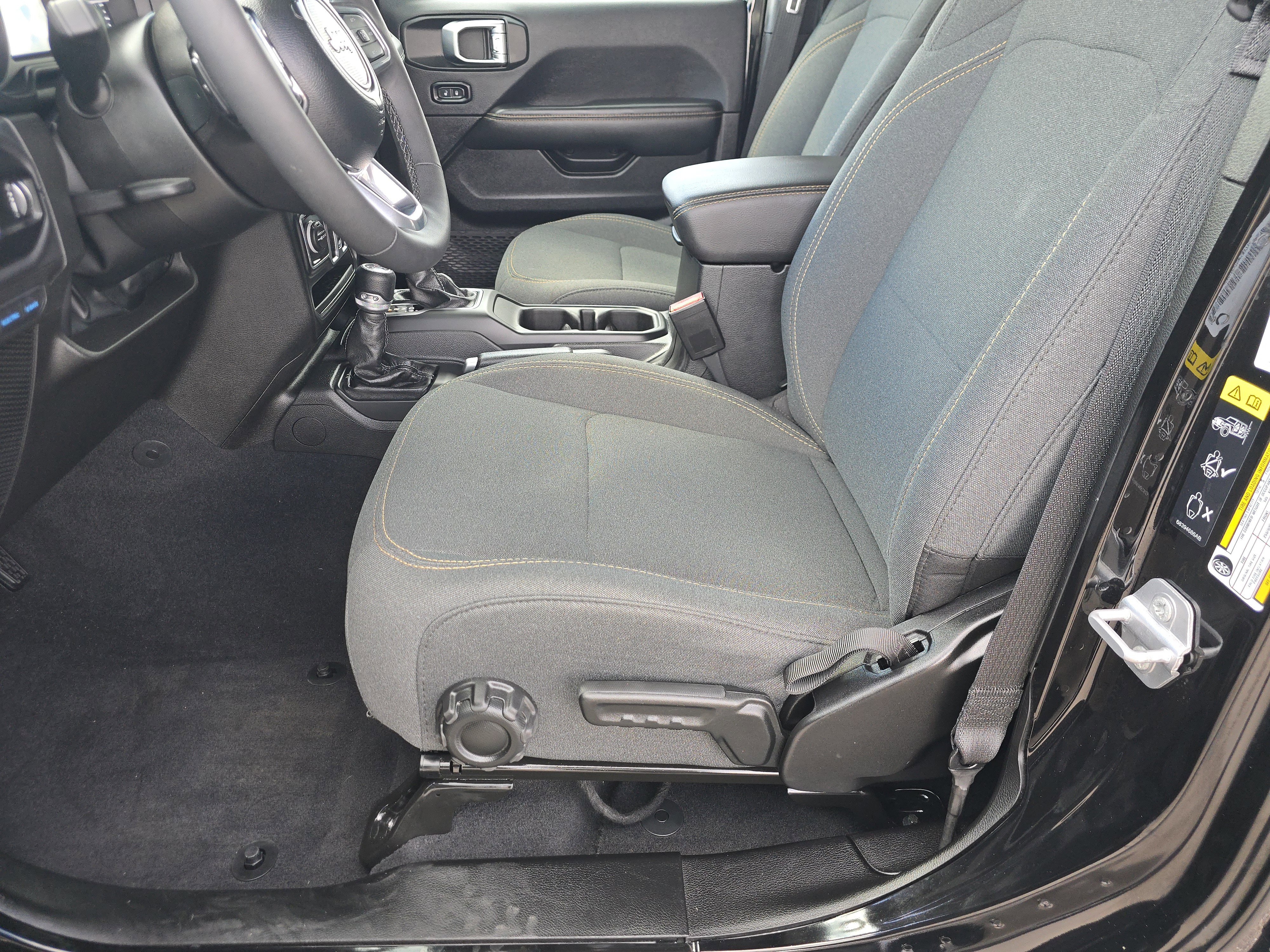 Used 2025 Jeep Wrangler Sahara image 20