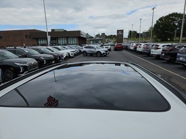 Used 2022 Porsche Cayenne Platinum Edition image 10