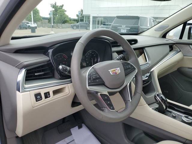 Certified 2024 Cadillac XT5 Premium Luxury w/ LPO, Floor Liner Package AWD/4WD image 8