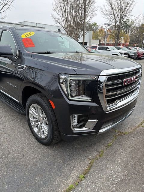 Used 2023 GMC Yukon XL SLT image 3