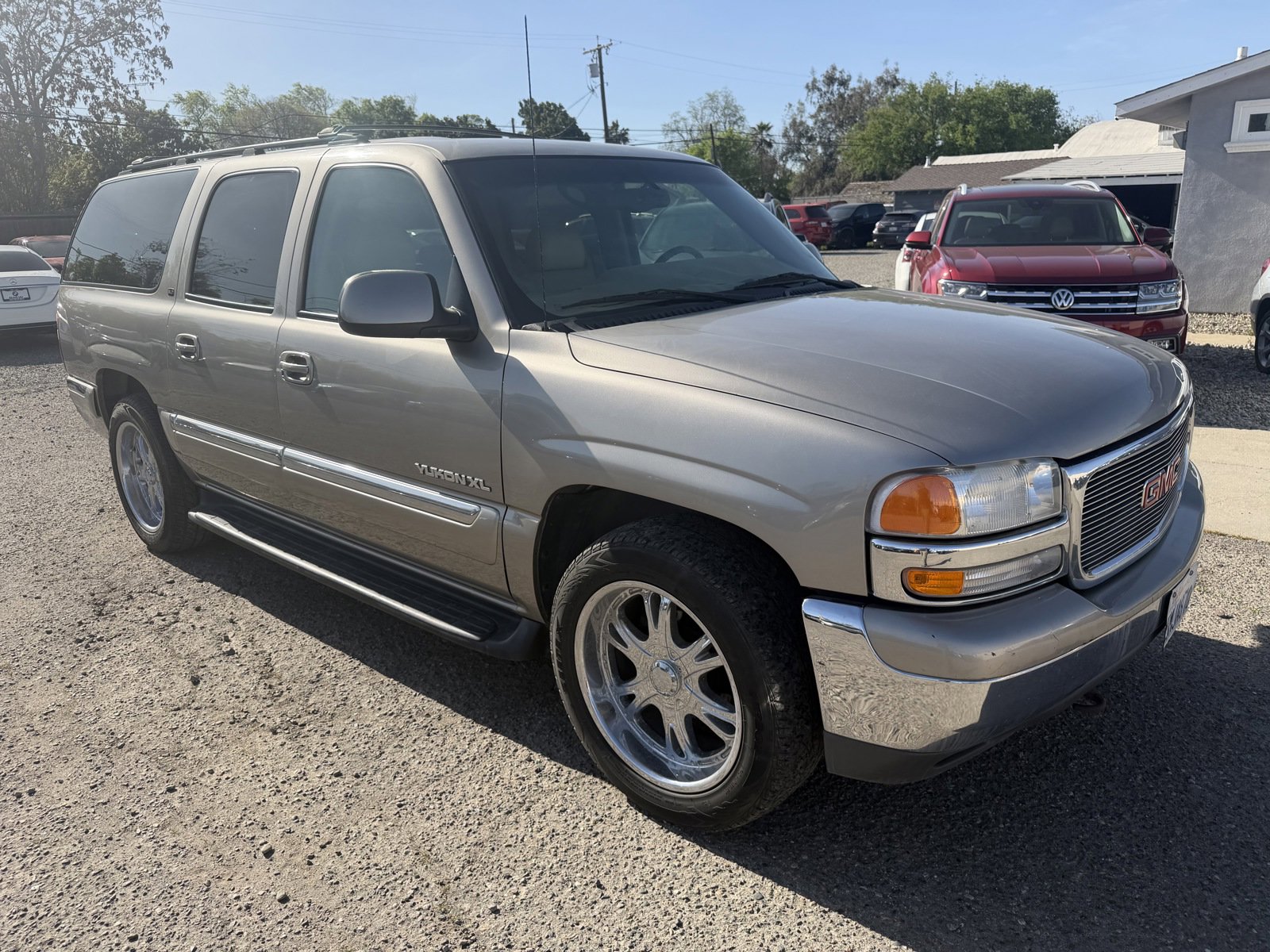 Used 2000 GMC Yukon XL SLT w/ SLT Marketing Opt Pkg image 3